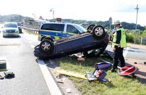 Polizei Minden-Lübbecke: POL-MI: Auto überschlägt sich auf der Portabrücke