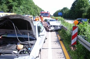 Polizeiinspektion Hildesheim: POL-HI: Verkehrsunfall am Stauende - vier Verletzte