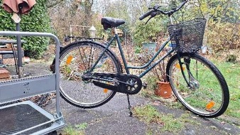 Polizeiinspektion Wilhelmshaven/Friesland: POL-WHV: Grünes Damenfahrrad in Varel aufgefunden - Polizei bittet um Zuordnung