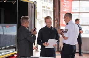 Feuerwehr Bremerhaven: FW Bremerhaven: Beförderungen zu Haupt- und Oberbrandmeistern bei der Feuerwehr Bremerhaven