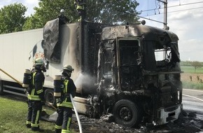 Feuerwehr Dortmund: FW-DO: 27.04.2018 - Feuer in Asseln
Lkw-Zugmaschine brannte vollständig aus