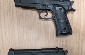 Bundespolizeidirektion Berlin: BPOLD-B: 15-Jähriger schießt mit Softairwaffe in S-Bahn