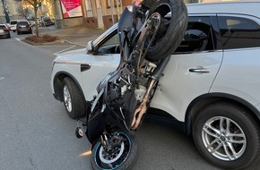 Polizei Hagen: POL-HA: Motorradfahrer bei Verkehrsunfall in Haspe leicht verletzt