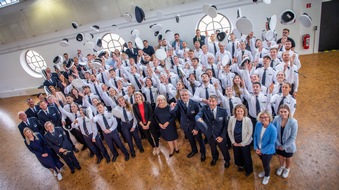 Polizeipräsidium Recklinghausen: POL-RE: Kreis Recklinghausen/Bottrop: Sternenregen im Polizeipräsidium - 91 neue Polizistinnen und Polizisten für das PP Recklinghausen