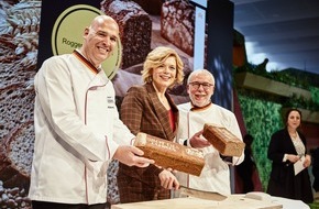 Zentralverband des Deutschen Bäckerhandwerks e.V.: Julia Klöckner enthüllt das Brot des Jahres 2020