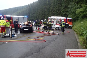 FW-PL: OT-Lettmecke. Verkehrsunfall mit 3 Verletzten. Rettungshubschrauber im Einsatz.