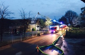 Feuerwehr Mülheim an der Ruhr: FW-MH: Dachstuhlbrand. Vollalarm für die Feuerwehr.