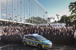 Polizei Gelsenkirchen: POL-GE: Der erste Stern auf der Schulter - 194 Mal herzlichen Glückwunsch!