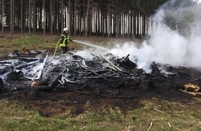 Feuerwehr Lennestadt: FW-OE: Abraumfeuer gerät außer Kontrolle - Feuerwehr löscht Waldbrand