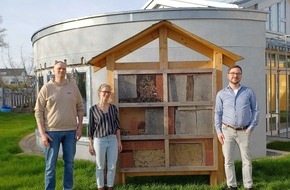KONCEPT HOTELS: KONCEPT HOTELS: Riesen Insektenhotel an Kita in Tübingen eingeweiht