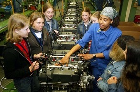 Ford-Werke GmbH: "Girls' Day"-Mädchenzukunftstag bei Ford vermittelt Spass an technischen Berufen