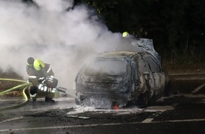 Polizei Paderborn: POL-PB: Auto am Lippesee in Brand gesetzt