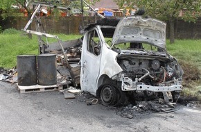 Polizeidirektion Kaiserslautern: POL-PDKL: Kleinlaster fängt Feuer