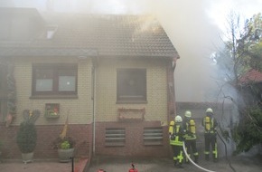 Polizeiinspektion Stade: POL-STD: PKW-Brand greift in Mulsum auf Wohnhaus über - keine Personen verletzt