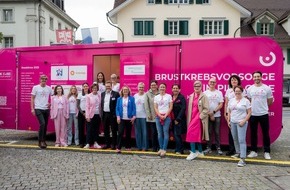 PINK CUBE Test Your Breast: PINK CUBE heute in Stans: Brustkrebsvorsorge auf dem Dorfplatz