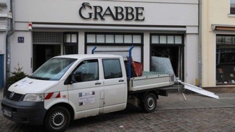 Polizeipräsidium Rostock: POL-HRO: Einbruchsdiebstahl in Güstrow - Wer hat diesen weißen Transporter gesehen?