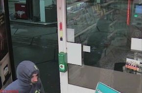 Polizei Düsseldorf: POL-D: Hassels: Nach versuchten Raub in Tankstelle: Kriminalpolizei fahndet mit Fotos aus der Überwachungskamera nach dem Täter - Fotos hängen als Datei an