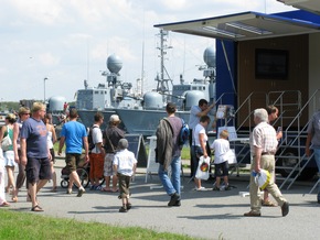 Deutsche Marine - Bilder der Woche: Die Marine lädt ein - beim &quot;Tag des offenen Stützpunkts&quot; gibt es viel zu bestaunen