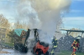 Feuerwehr Minden: FW Minden: Brennender Gabelstapler lässt Rauchsäule aufsteigen
