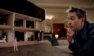 Sky Deutschland: "The Miniature Wife": Comedy-Drama mit Elizabeth Banks und Matthew Macfayden ab 30. April auf Sky und WOW