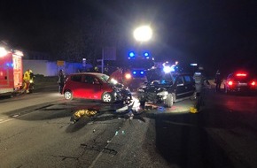 Polizei Gelsenkirchen: POL-GE: Drei Verletzte bei Verkehrsunfall in Bulmke-Hüllen