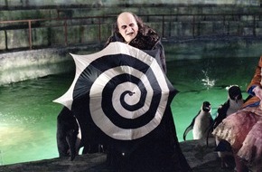 TELE 5: Danny DeVito: Mal wieder betrunken im Frühstücksfernsehen? // Als "Pinguin" auf Tele 5 unter dem Novembermotto "Fürchtet Euch nicht" am 3.11., 20.15 Uhr, in 'Batmans Rückkehr' zu sehen.