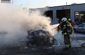 Feuerwehr Iserlohn: FW-MK: Fahrzeugbrand