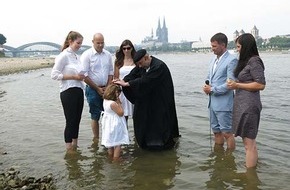 Evangelische Kirche im Rheinland (EKiR): ZDF-Herzensbrecher Simon Böer: Taufe im Rhein fühlt sich richtig an