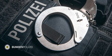 Bundespolizeidirektion München: Bundespolizeidirektion München: Dank Videoaufzeichnung überführt / Bundespolizei nimmt Diebespärchen fest