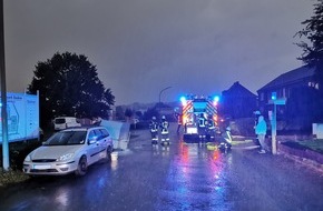 Freiwillige Feuerwehr Werne: FW-WRN: TH_TÜR - hilflose Person hinter Tür // FEUER_1 - Brennt PKW Anhänger // TH_1 - Tragehilfe, Patient mit Elektrorollstuhl kommt aus erstem OG nicht runter. Der Aufzug streikt