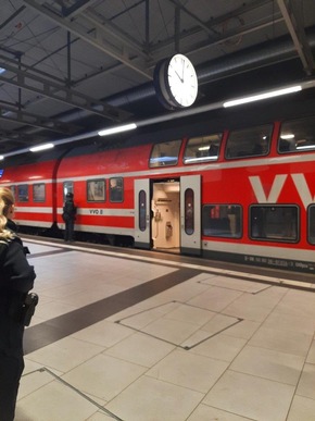 BPOLI DD: 47-Jähriger bedroht Einsatzkräfte der Bundespolizei in S-Bahn