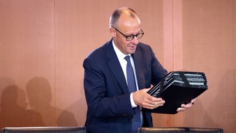 ARD Das Erste: +++ Achtung Sperrfrist (Print, Radio und Online): 18.00 Uhr +++ARD-DeutschlandTREND: Überwiegend schlechtes Zeugnis für Merz