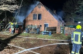 Polizeiinspektion Cuxhaven: POL-CUX: Brand eines Einfamilienhauses in Hagen (Foto im Anhang)