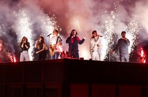 The Voice of Germany: Ein Feuerwerk! Yvonne Catterfeld, Stefanie Kloß, Samu Haber, Rea Garvey, Nico Santos und Mark Forster performen zum Start von "The Voice of Germany" über den Dächern Berlins