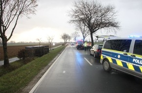 Kreispolizeibeh&ouml;rde H&ouml;xter: POL-HX: Windb&ouml;e erfasst Anh&auml;nger - Beifahrer leicht verletzt