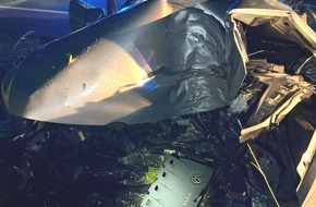 Polizei Minden-Lübbecke: POL-MI: Autofahrer kracht gegen Baum