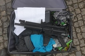 Bundespolizeiinspektion Flensburg: BPOL-FL: FL - Zweifach gesuchter Rumäne verhaftet, Softairwaffe im Bahnhof sichergestellt