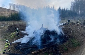 Feuerwehr Plettenberg: FW-PL: Brennender Schlagabraum nach erfolgreicher Suche gelöscht
