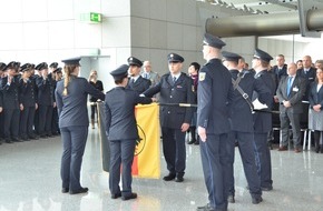Bundespolizeidirektion Flughafen Frankfurt am Main: BPOLD FRA: 162 Bundespolizisten feierlich am Flughafen vereidigt