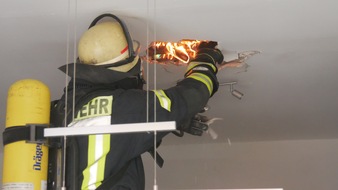 Freiwillige Feuerwehr Celle: FW Celle: Feuer in Decke