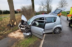 Polizeiinspektion Stade: POL-STD: 63-jähriger Autofahrer bei Unfall im Alten Land schwer verletzt