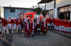 Feuerwehr Bergisch Gladbach: FW-GL: Dreimol "Gläbbisch Alaaf" op de Füürwaach Bergisch Gladbacher Dreigestirne zu Gast bei der Feuerwehr