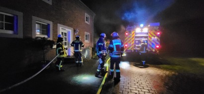 Freiwillige Feuerwehr Werne: FW-WRN: FEUER_3 - LG4 - LZ1 - vermutlich Kellerbrand