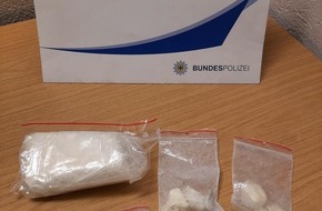 Bundespolizeiinspektion Bad Bentheim: BPOL-BadBentheim: Drogenschmuggler mit Amphetamin für rund 2.300 Euro und ohne Führerschein an der Grenze erwischt