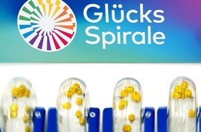 LOTTO Bayern: Glück im Doppelpack: 1,2 Millionen sofort und jeden Monat 5.000 Euro bis 2045 aufs Konto für GlücksSpirale-Rentner aus Nordrhein-Westfalen und Baden-Württemberg