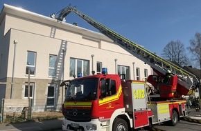 Feuerwehr Dortmund: FW-DO: Flachdachbrand auf Baustelle in Oestrich