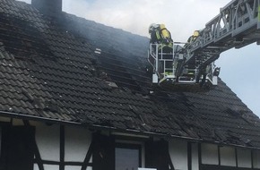 Feuerwehr Gelsenkirchen: FW-GE: Dachstuhlbrand in der Heistraße in Erle