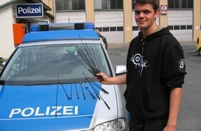 Polizeiinspektion Hildesheim: POL-HI: Holle: Reuige Diebe übergeben der Polizei 24 an Pkw entwendete Antennenstäbe