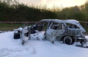 Polizeipr&auml;sidium Nordhessen: POL-KS: Mercedes C-Klasse im Quellbachweg in Brand gesetzt: Zeugen gesucht