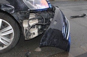 Polizei Hagen: POL-HA: Leichtverletzter Rollerfahrer - Autofahrerin missachtete Vorfahrt